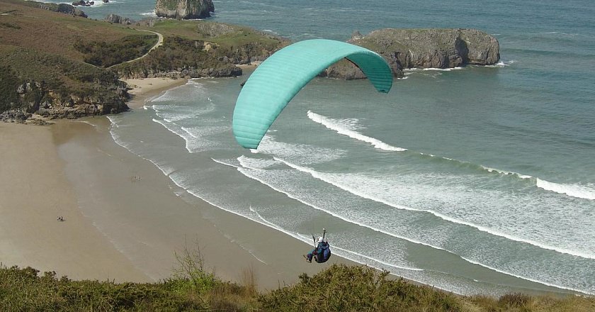 Disfruta de Asturias desde el aire gracias al parapente