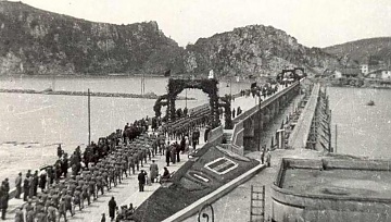 El puente de madera de Ribadesella, el primer puente sobre la ría