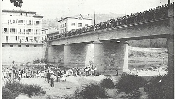 1947, primera Carreres de Piragüines. Descenso del Sella para Niños