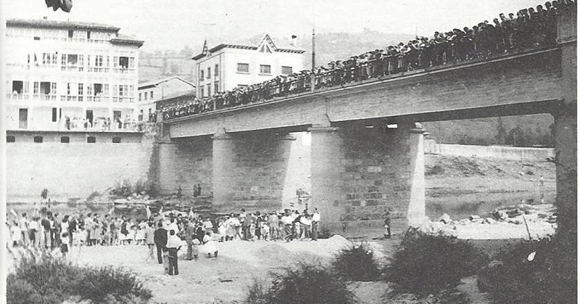 1947, primera Carreres de Piragüines. Descenso del Sella para Niños