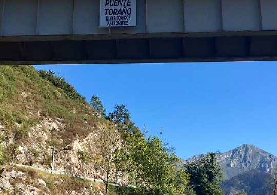 Puente de Toraño sobre el Río Sella