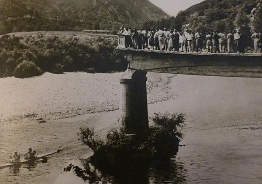 Foto antigua del Puente de Toraño